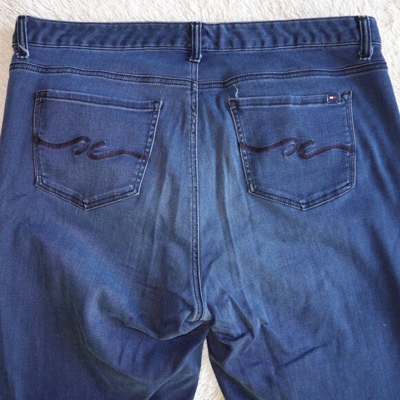 Women's Size 16 Tommy Hilfiger Curve Bootcut Denim Jeans, 31" Inseam, Dark Wash - Picture 4 of 5